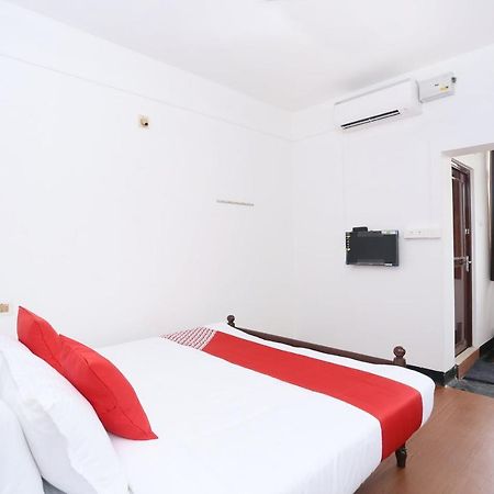 Oyo Flagship Kaveri Tourist Home Гуруваюр Экстерьер фото