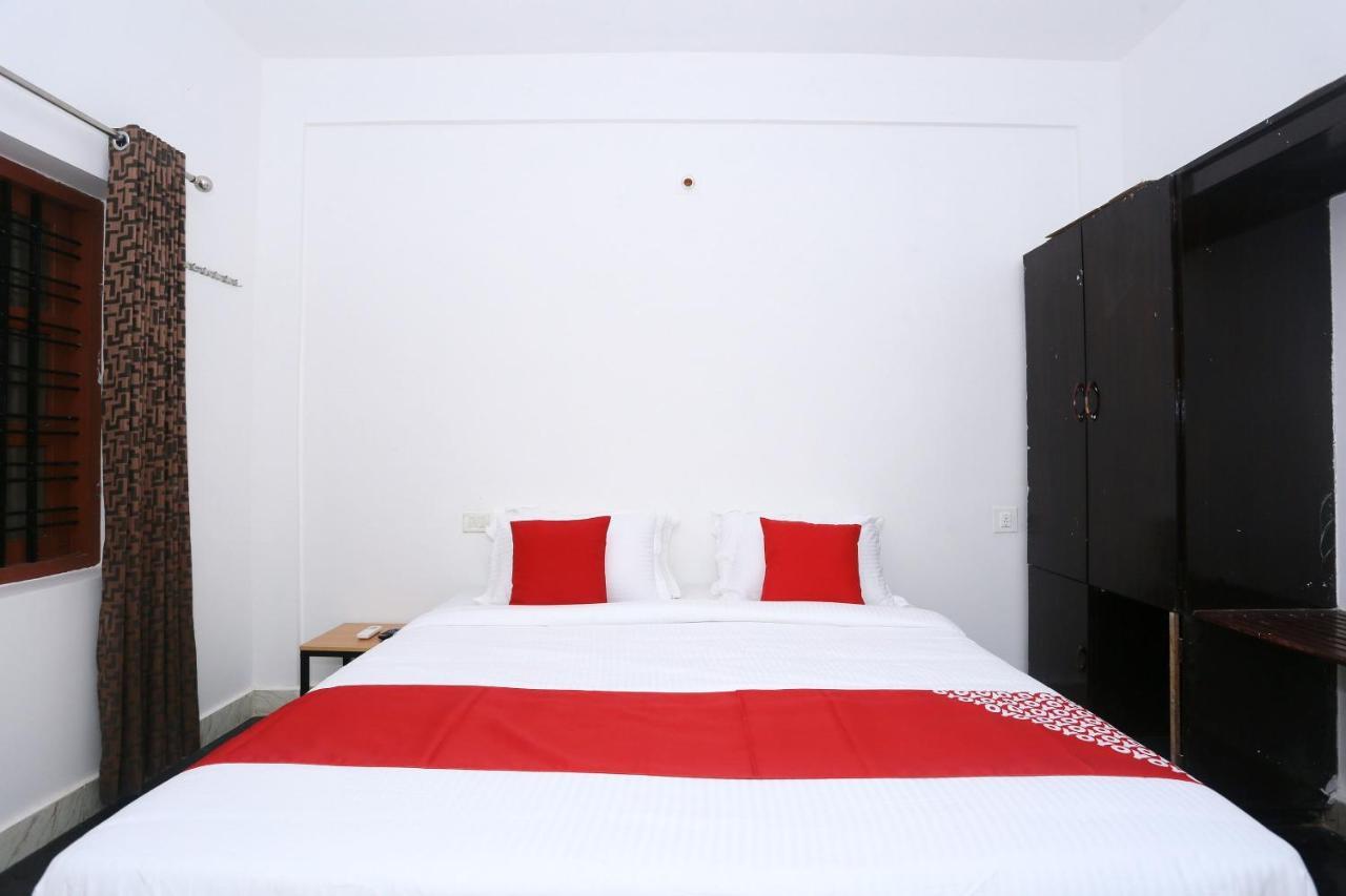 Oyo Flagship Kaveri Tourist Home Гуруваюр Экстерьер фото