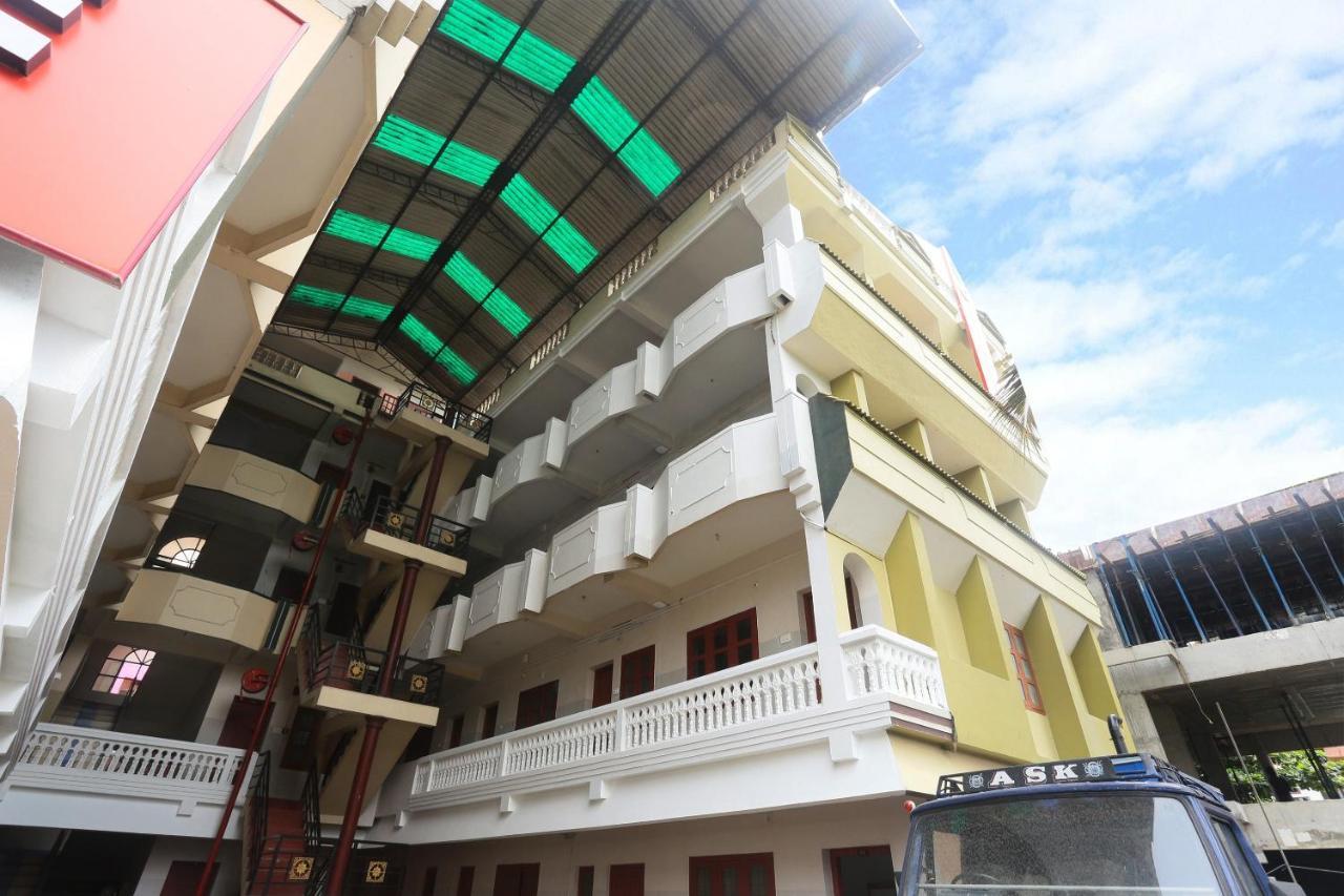 Oyo Flagship Kaveri Tourist Home Гуруваюр Экстерьер фото