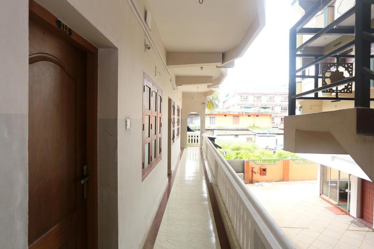 Oyo Flagship Kaveri Tourist Home Гуруваюр Экстерьер фото
