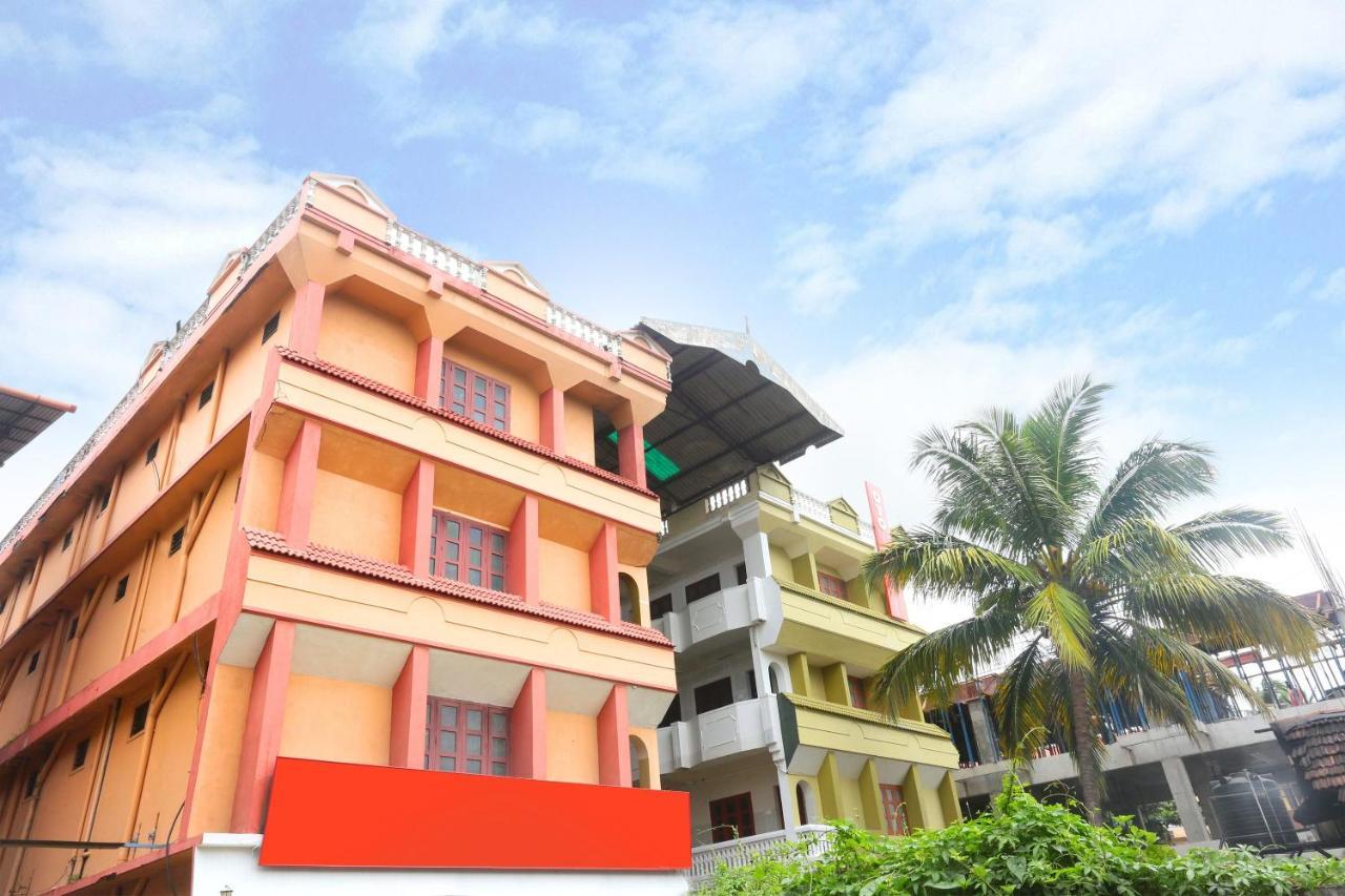 Oyo Flagship Kaveri Tourist Home Гуруваюр Экстерьер фото