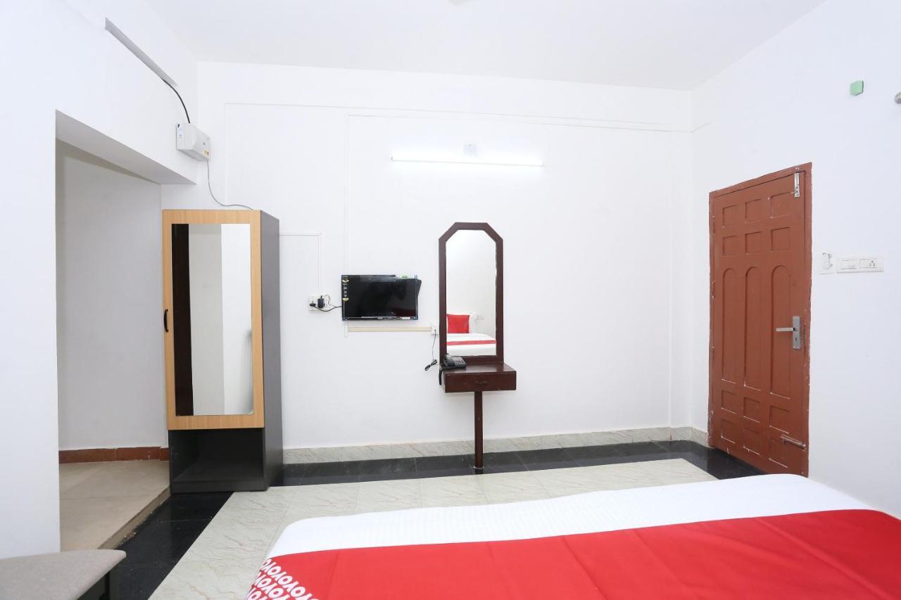 Oyo Flagship Kaveri Tourist Home Гуруваюр Экстерьер фото