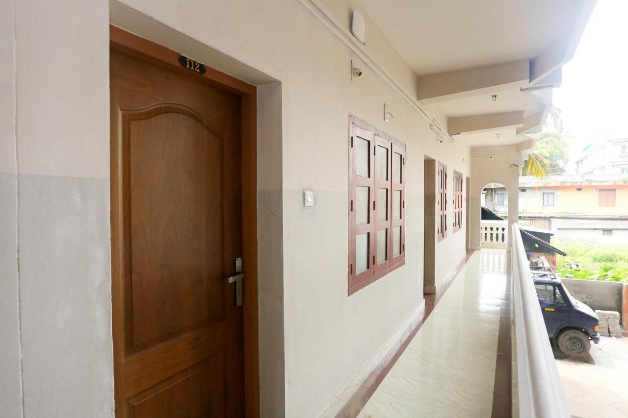 Oyo Flagship Kaveri Tourist Home Гуруваюр Экстерьер фото