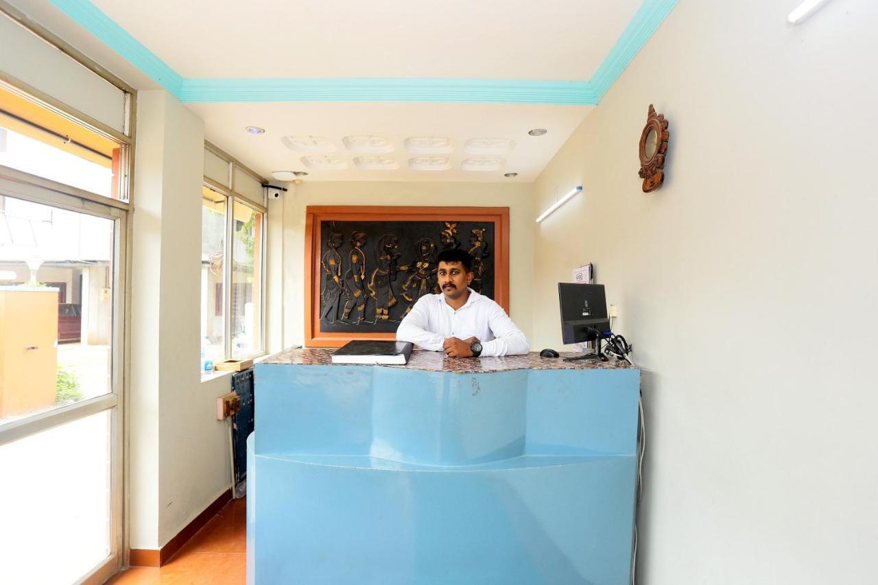 Oyo Flagship Kaveri Tourist Home Гуруваюр Экстерьер фото